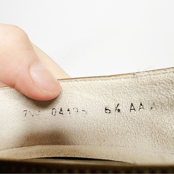 Vintage Stuart Weitzman Gold Pointed Heels Size 6.5 Women’s - Picture 4 of 6